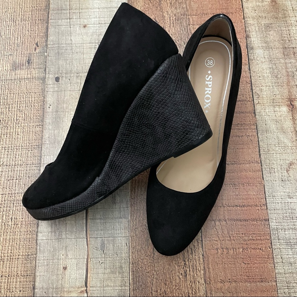 Sprox Womens Suede Wedge Court Shoe Sz 7.5 / 38 EU